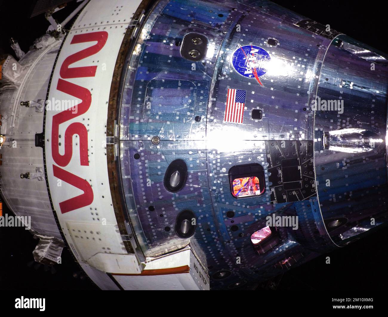 TERRA, LA LUNA - 05 dicembre 2022 - il giorno di volo 20 della missione Artemis i, la capsula Orion il giorno di ritorno alimentato flyby. La bruciatura, che Foto Stock