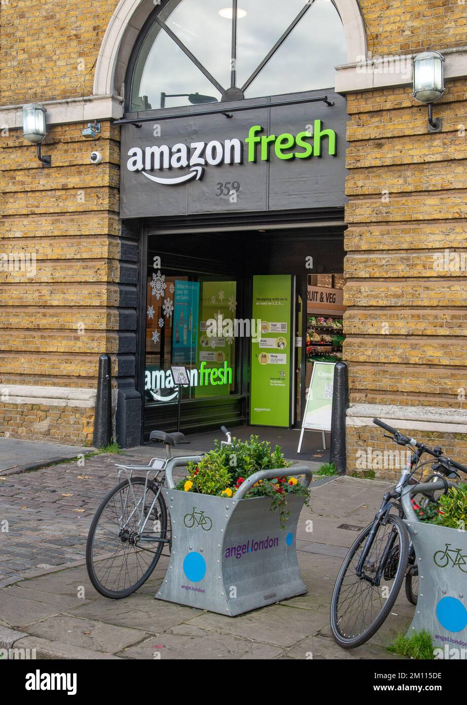 Un negozio di prodotti freschi Amazon, Islington, Londra, Regno Unito Foto  stock - Alamy