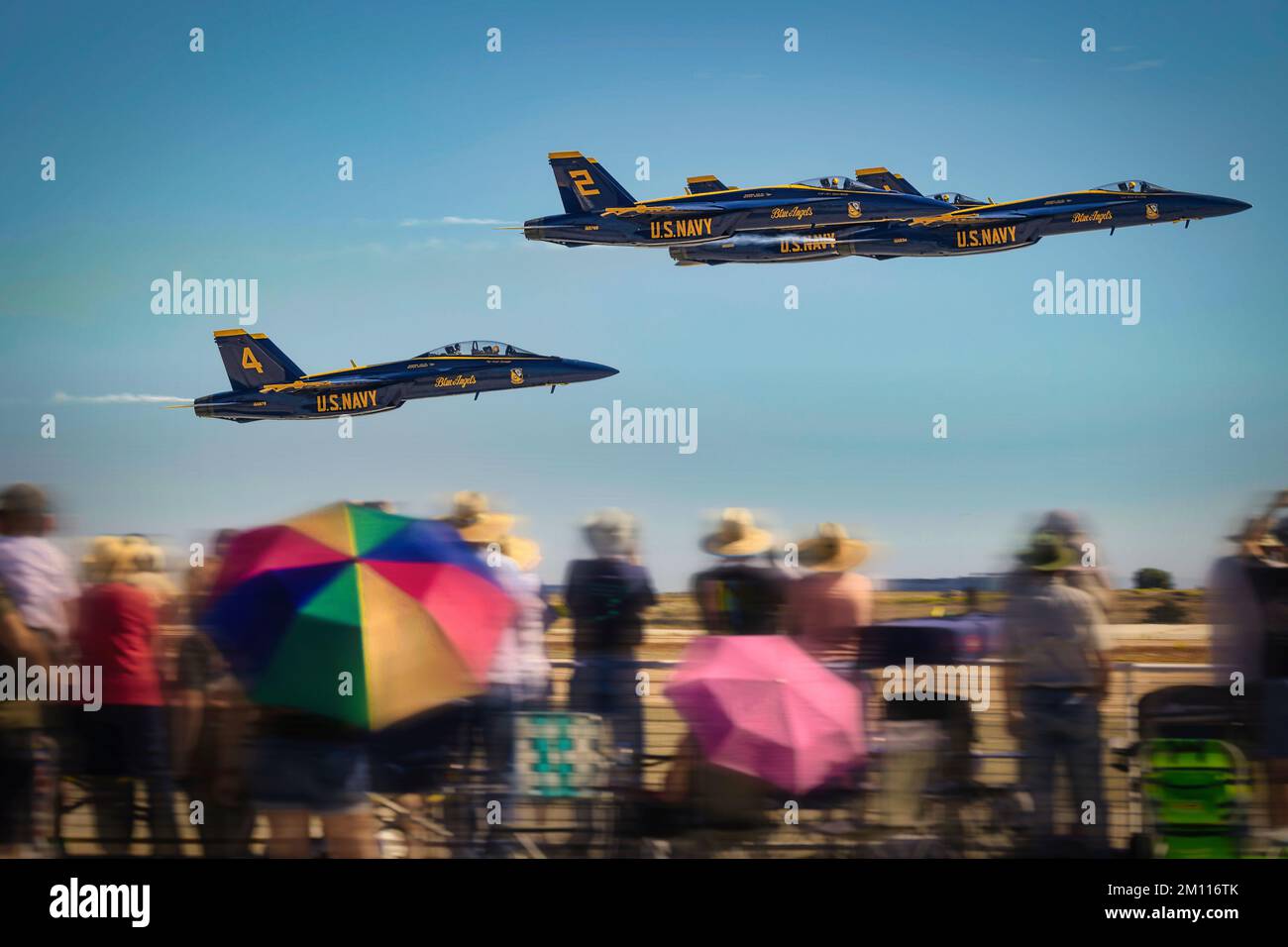Gli US Navy Blue Angels prendono l'aria al Miramar Airshow 2022 di San Diego, California. Foto Stock