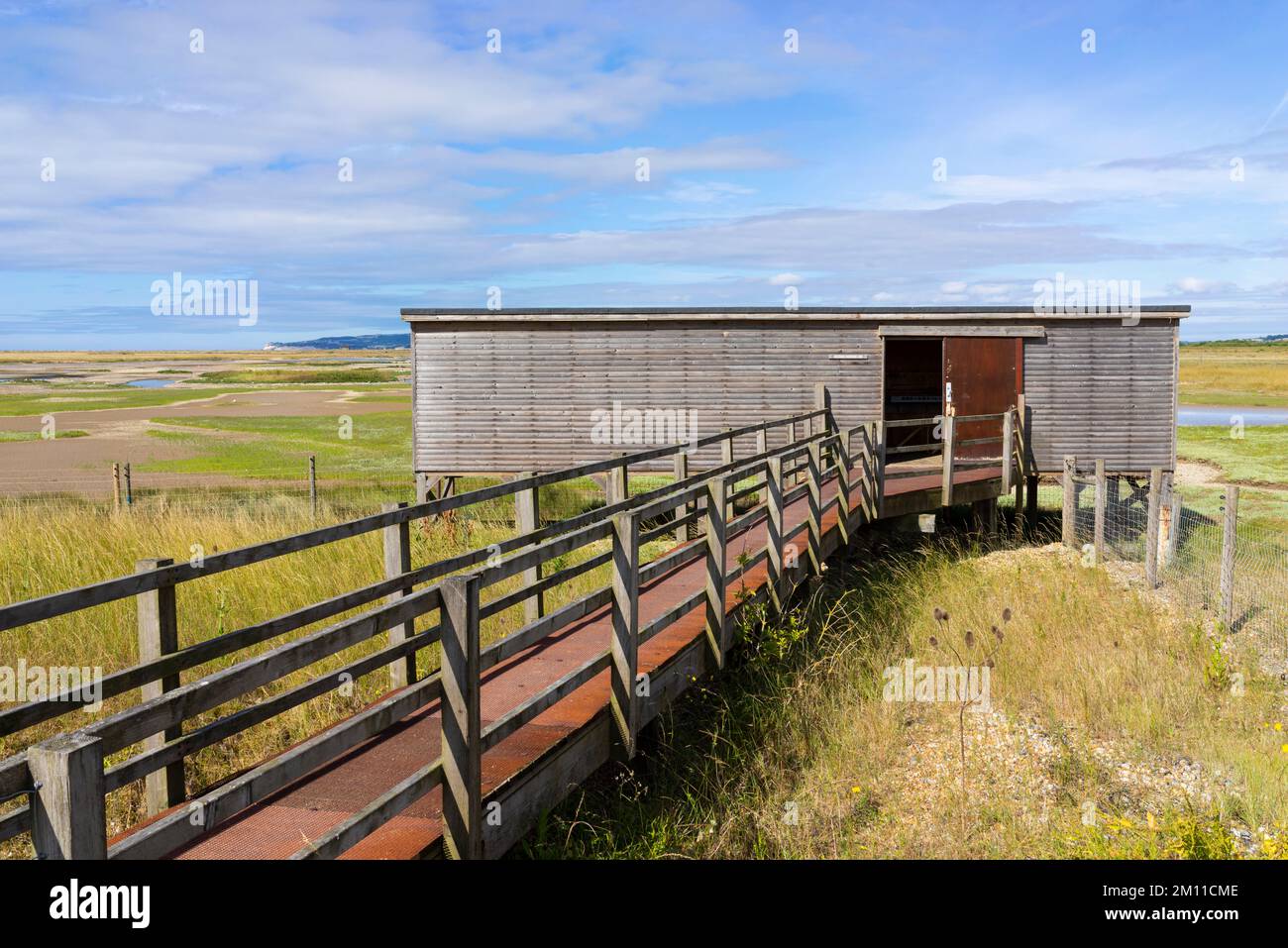 Rye East sussex Rye Harbour Nature Reserve Goods Hide for Bird watchers near Rye Harbour Discovery Centre Rye Harbour Rye Sussex Inghilterra UK GB Foto Stock