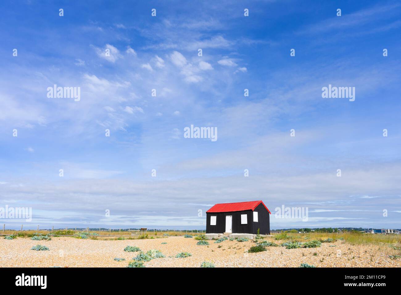 Rye Harbour Nature Reserve Hut con tetto rosso Rye Harbour Rye East Sussex Inghilterra UK GB Europe Foto Stock