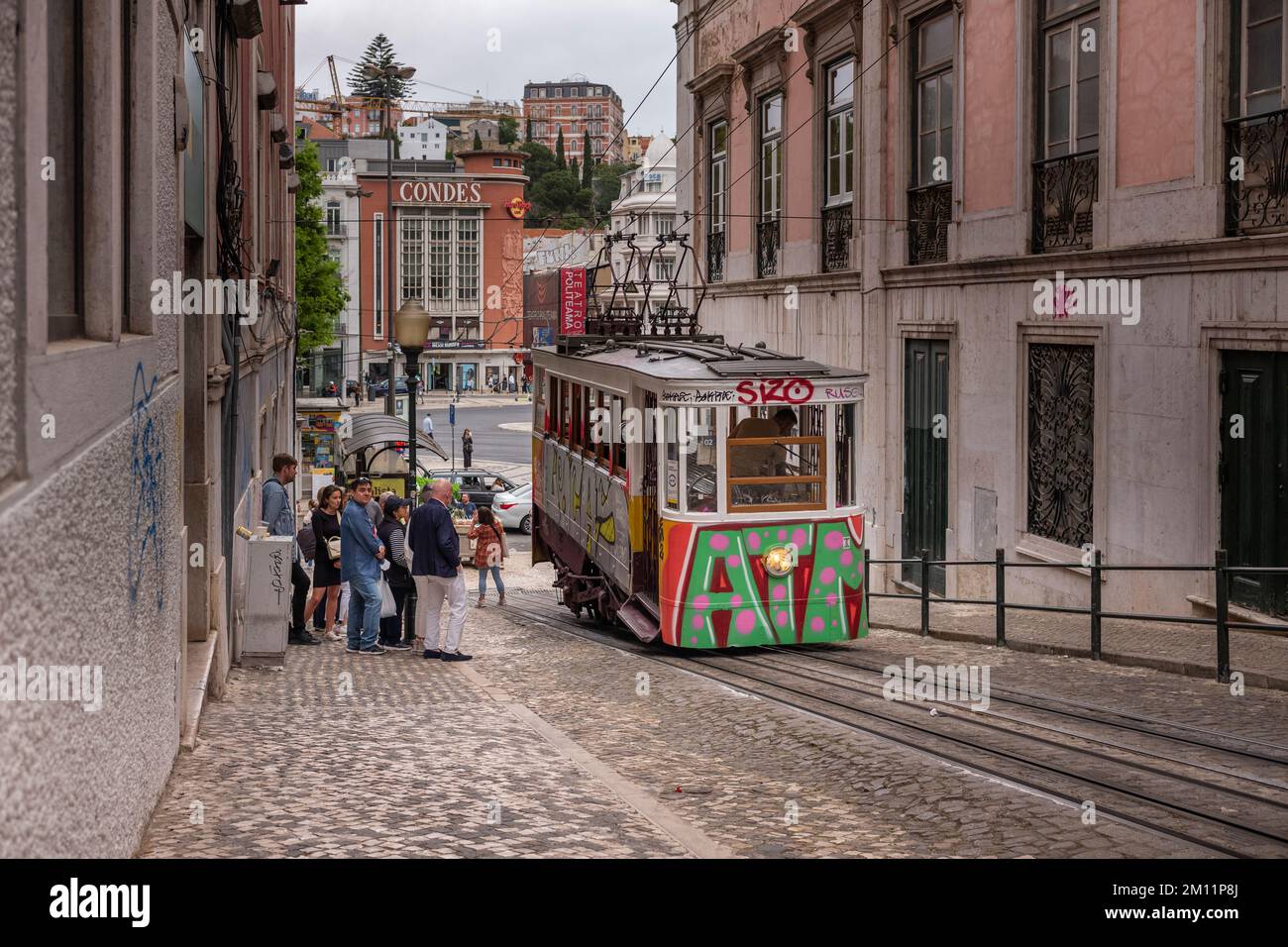 Tram storico, Elevador da Gloria, Lisbona in estate. Foto Stock