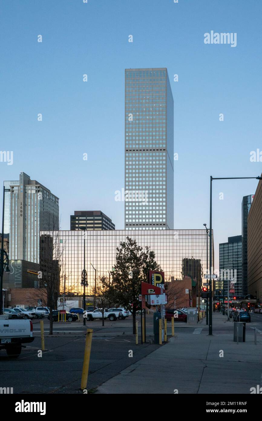 Republic Plaza and Sheraton Hotel, quartiere centrale degli affari, Denver, Colorado, Stati Uniti Foto Stock