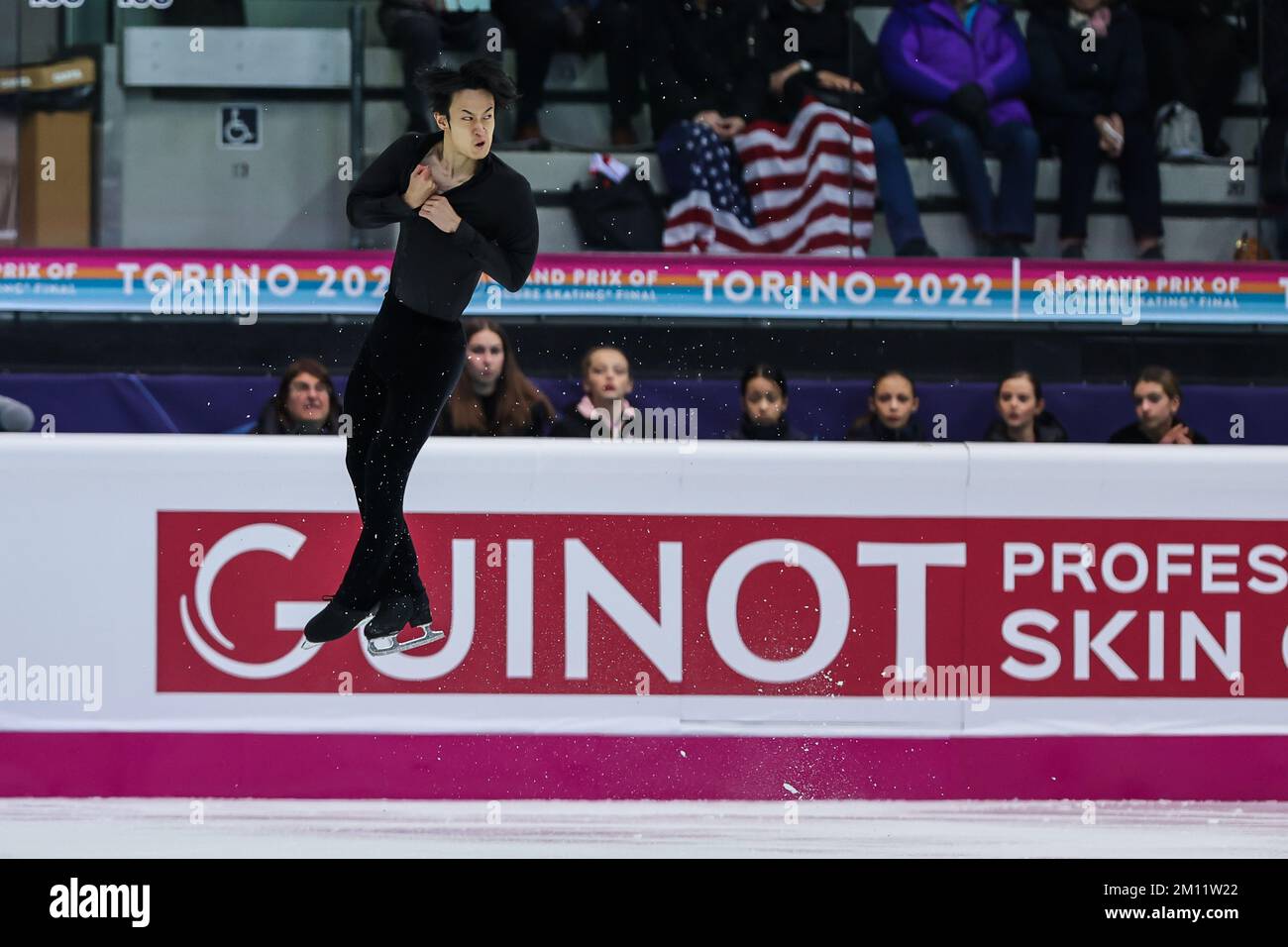 SOTA Yamamoto del Giappone compete nel corso del DAY1 - MEN S.P. ISU Gran Premio di Figura finale di Pattinaggio Torino 2022 a Palavela. (Foto di Fabrizio Carabelli / SOPA Images/Sipa USA) Foto Stock