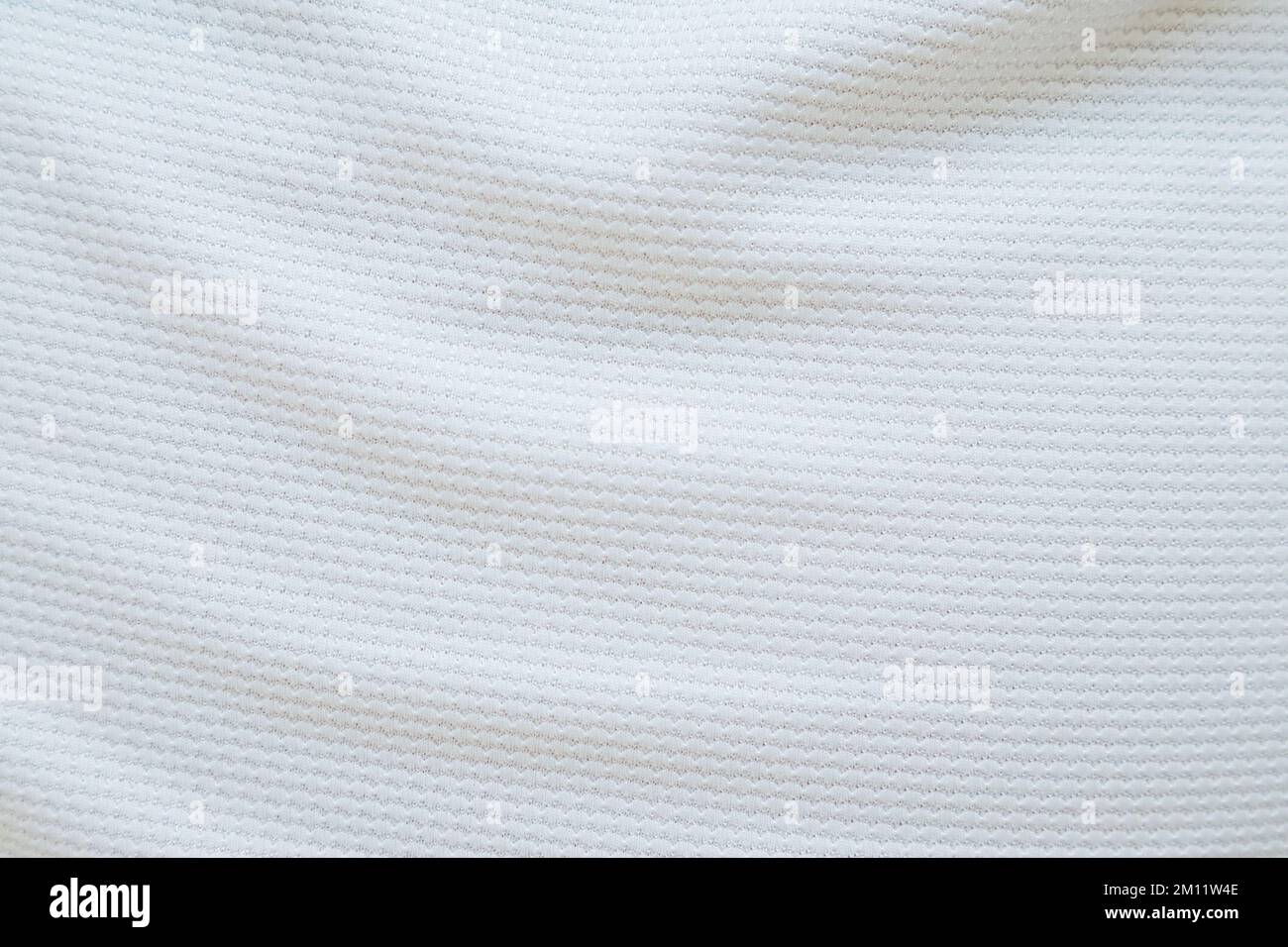 Maglia da calcio bianca abbigliamento tessuto tessuto sportivo indossare sfondo, primo piano Foto Stock