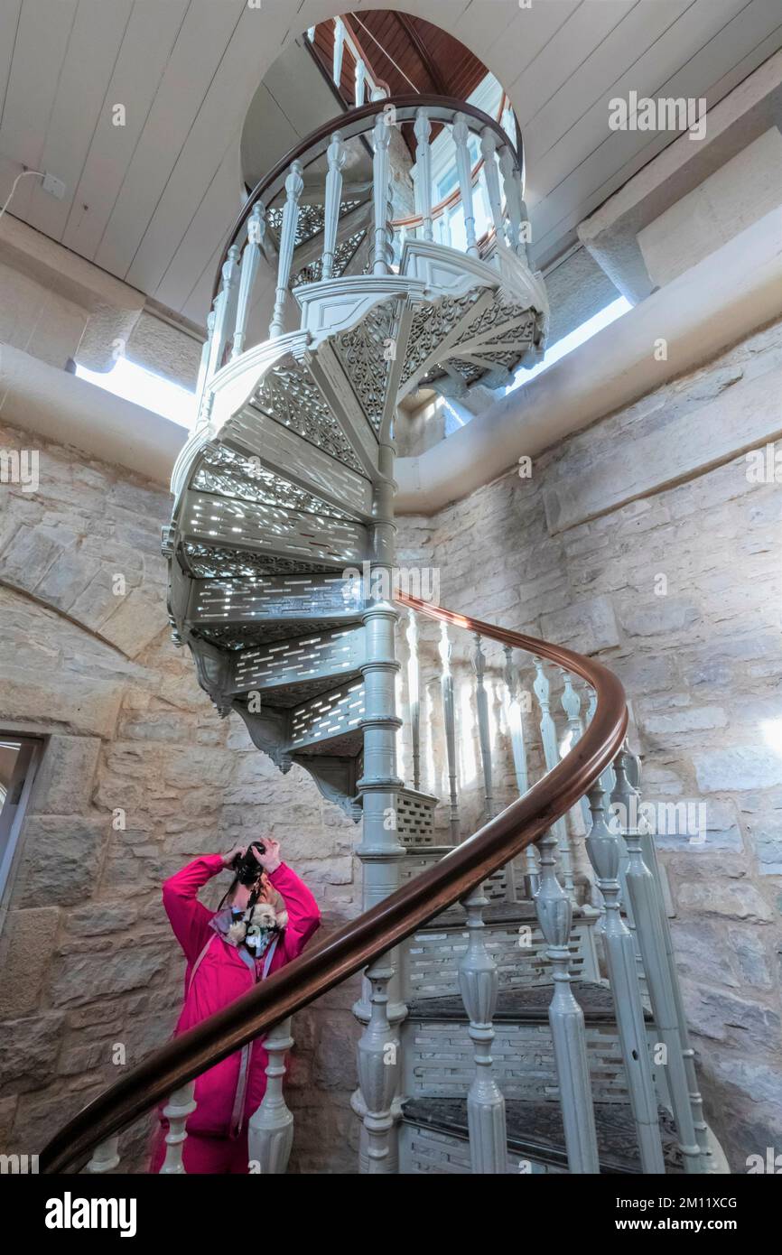 Inghilterra, Dorset, Swanage, Durlston Head Country Park, Durlston Castle, Interior Iron Circular Staircase Foto Stock
