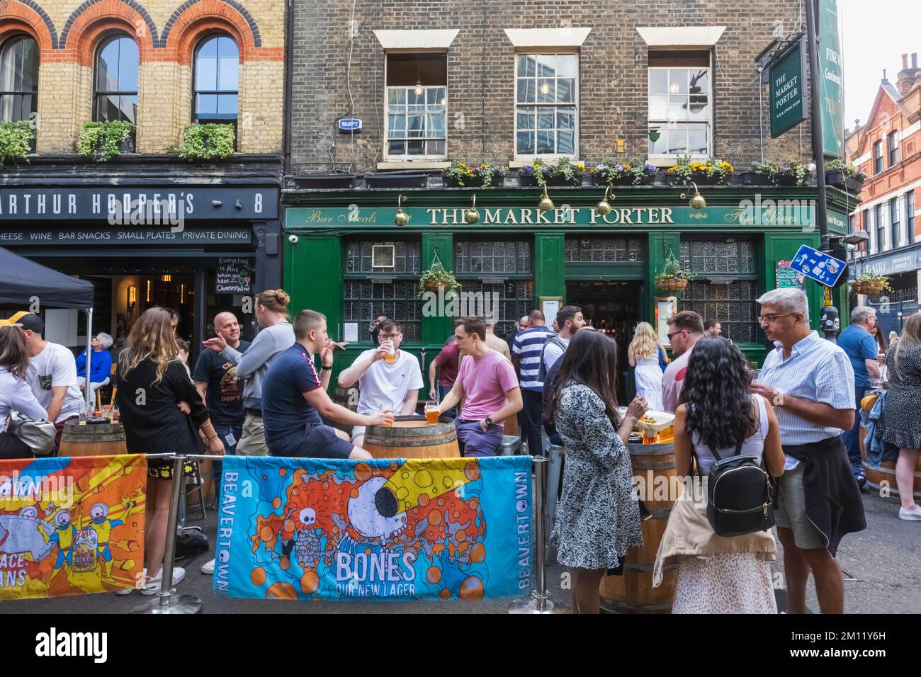 Borough Market, The Market Porter Pub, Southwark, Londra, Inghilterra Foto Stock