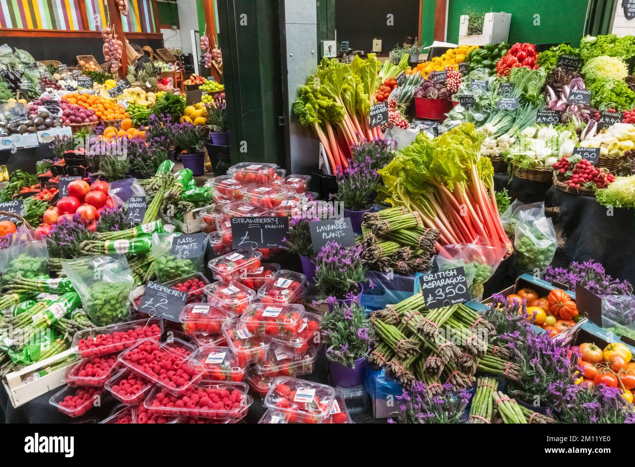 Borough Market, esposizione di frutta e verdura, Southwark, Londra, Inghilterra Foto Stock