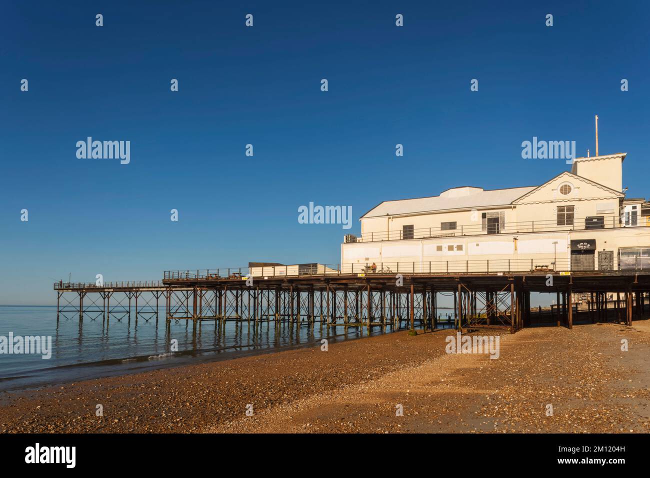 Inghilterra, West Sussex, Bognor Regis, Bognor Regis Pier e spiaggia Foto Stock