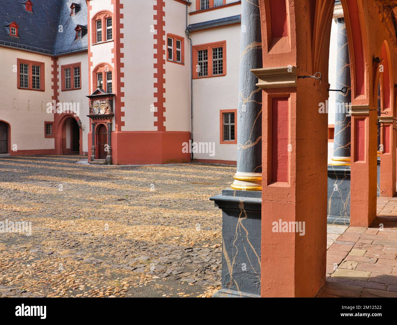 Europa, Germania, Assia, Contea di Limburg-Weilburg, città di Weilburg, Valle di Lahn, castello di Weilburg, cortile del castello Foto Stock