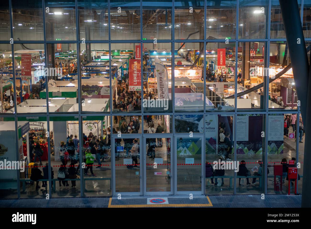 Milano 6 dicembre 2022: L'Artigiano in Fiera è una fiera annuale dedicata all'artigianato mondiale Foto Stock