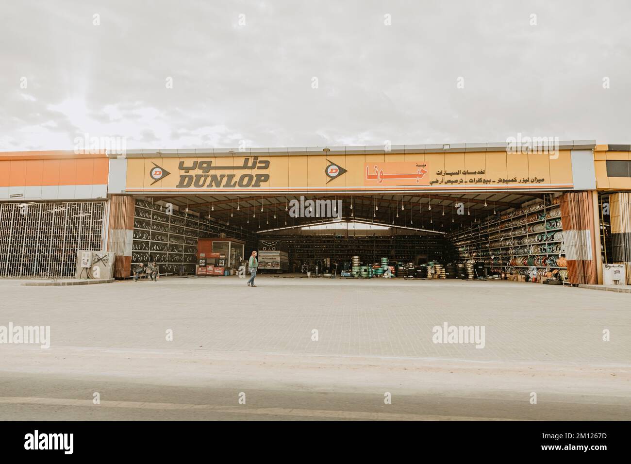 Arabia Saudita, provincia di Najran, Najran, officina di riparazione auto Foto Stock