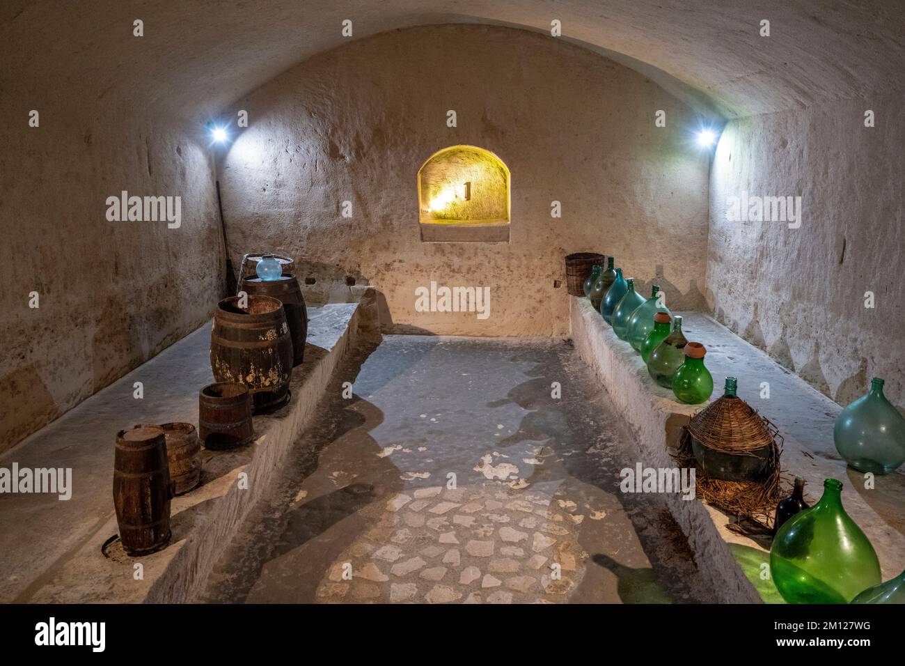 Matera, provincia di Matera, Basilicata, Italia, Europa. Interno di una dimora grotta Foto Stock