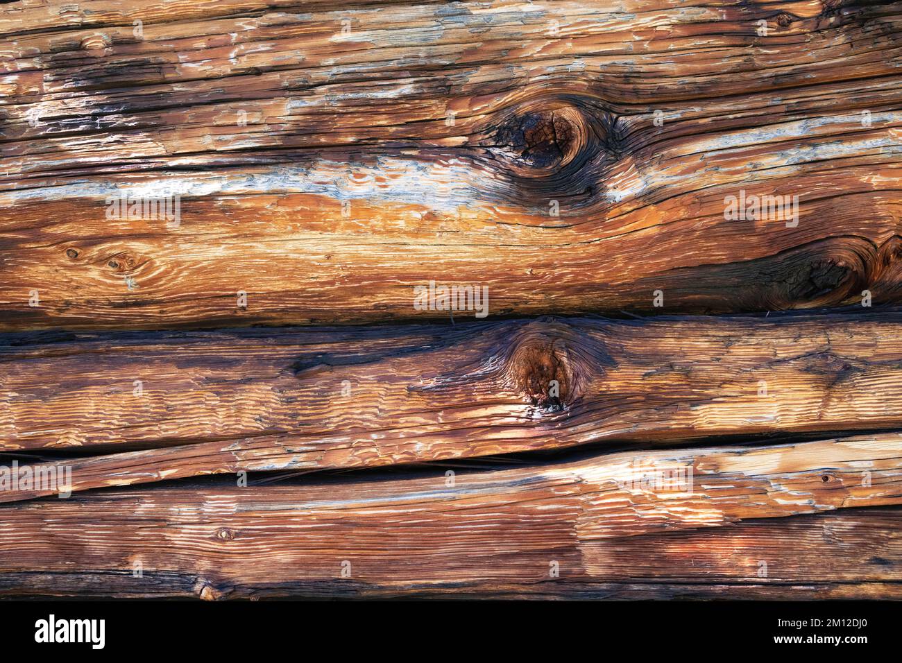 Italia, Veneto, Dolomiti. Legno antico, particolari di tavole di legno invecchiate, architettura alpina Foto Stock