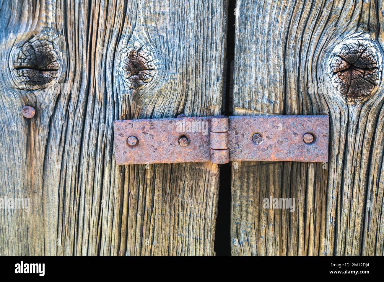 Italia, Veneto, Dolomiti. Legno antico, particolari di tavole di legno invecchiate, architettura alpina Foto Stock