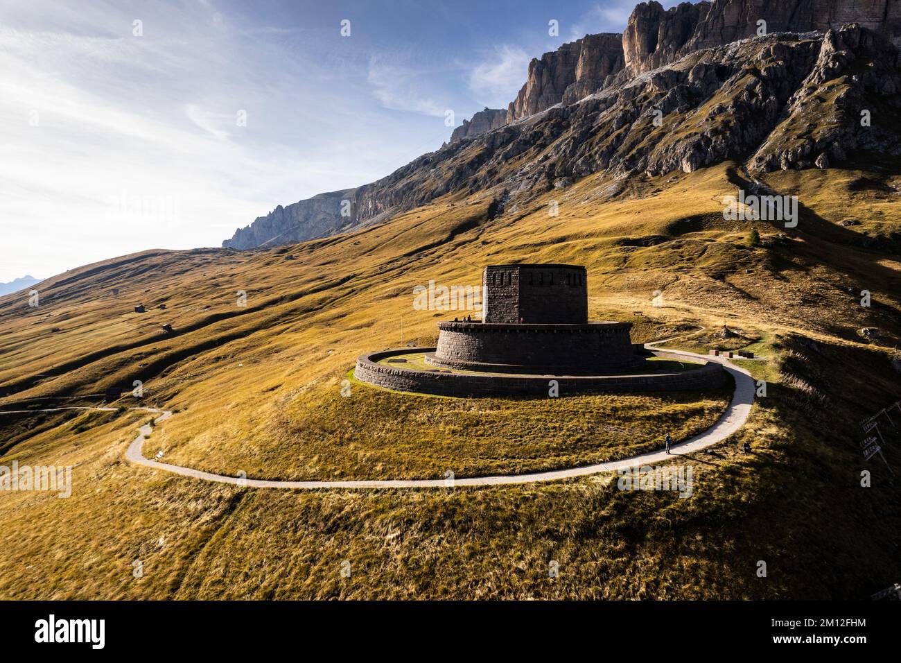 Europa, Italia, Alpi, Dolomiti, Montagne, Trentino-Alto Adige/Südtirol, Sass Pordoi / Pordoijoch - Deutsche Kriegsgräberstätte Pordoi Foto Stock