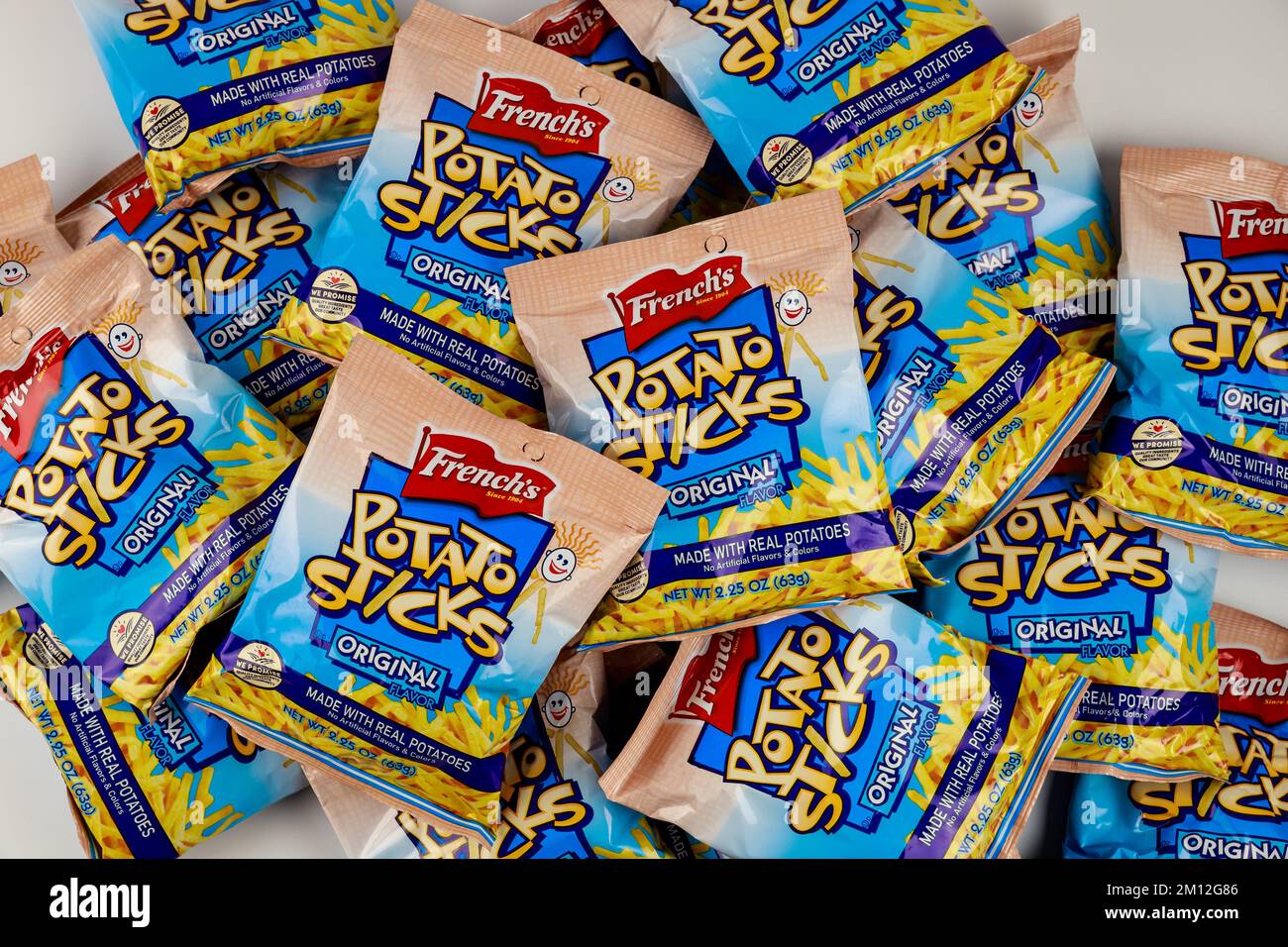 Frenchs patate bastoncini sapore originale in sacchetto. Foto Stock