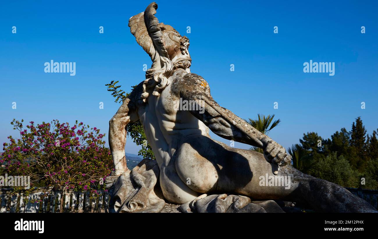 Achilleion, residenza dell'imperatrice Sissi, terminata nel 1889, architettura basata sulla mitologia greca, giardino dell'Achilleion, statua marmorea del reclinato Foto Stock