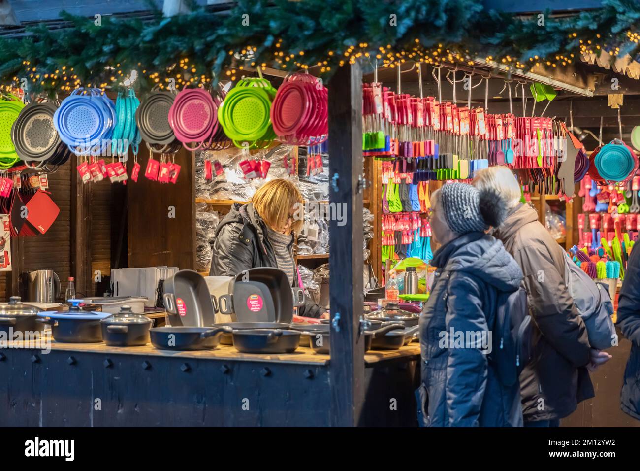 Mercatino di Natale di Stoccarda, stand con articoli per la casa Foto Stock