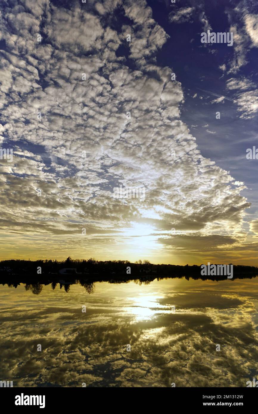 Germania, Baviera, alta Baviera, distretto di Altötting, tramonto sulla locanda vicino a Neuötting Foto Stock