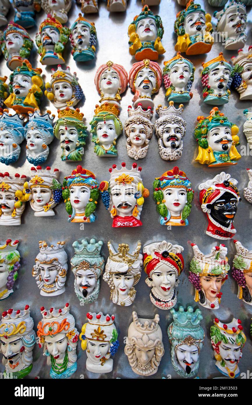 Teste moresche, ceramiche siciliane, Palermo, Sicilia, Italia, Europa Foto Stock