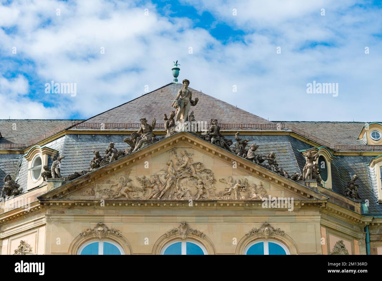 Palazzo nuovo, Piazza del Palazzo, Stoccarda-Mitte, stile architettonico tardo barocco, dettaglio, facciata, ornamento, figure, Baden-Württemberg, Germania, Euro Foto Stock