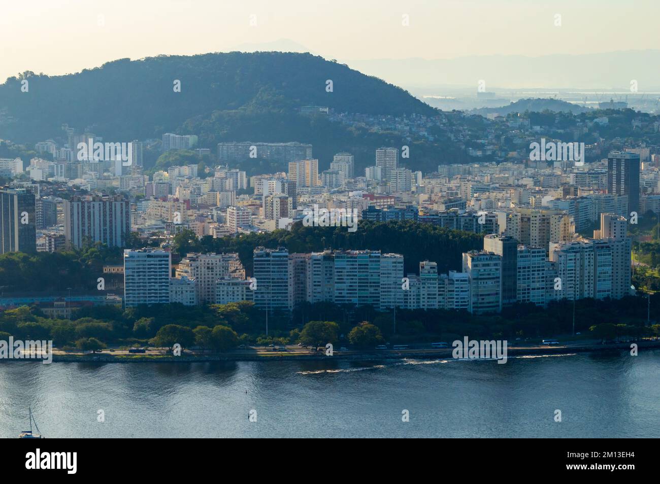 Vista aerea del lungomare settentrionale di Rio de Janeiro in Brasile Foto Stock