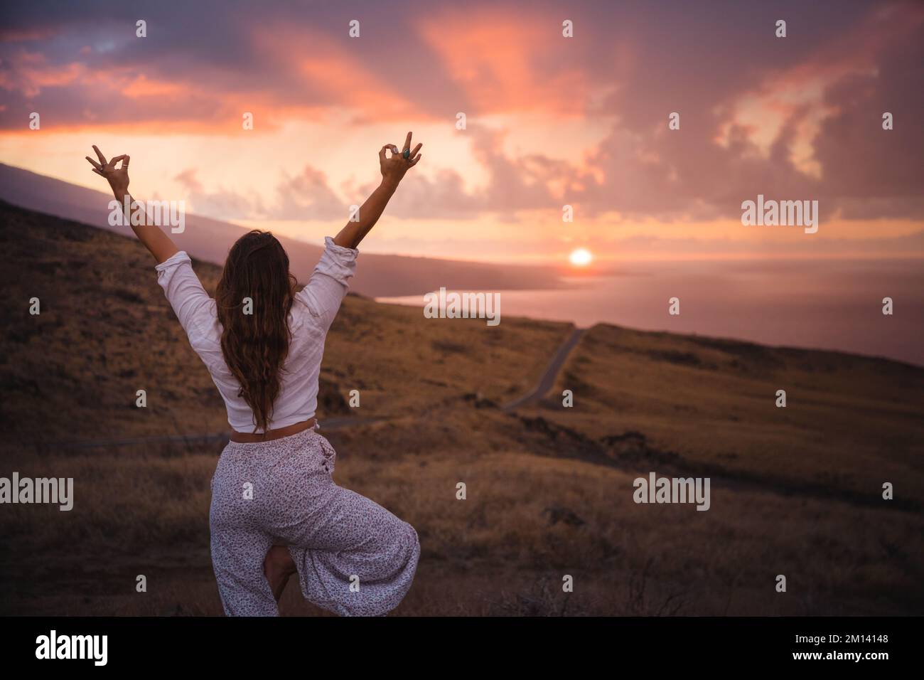 Alba e Yoga alle Hawaii Foto Stock