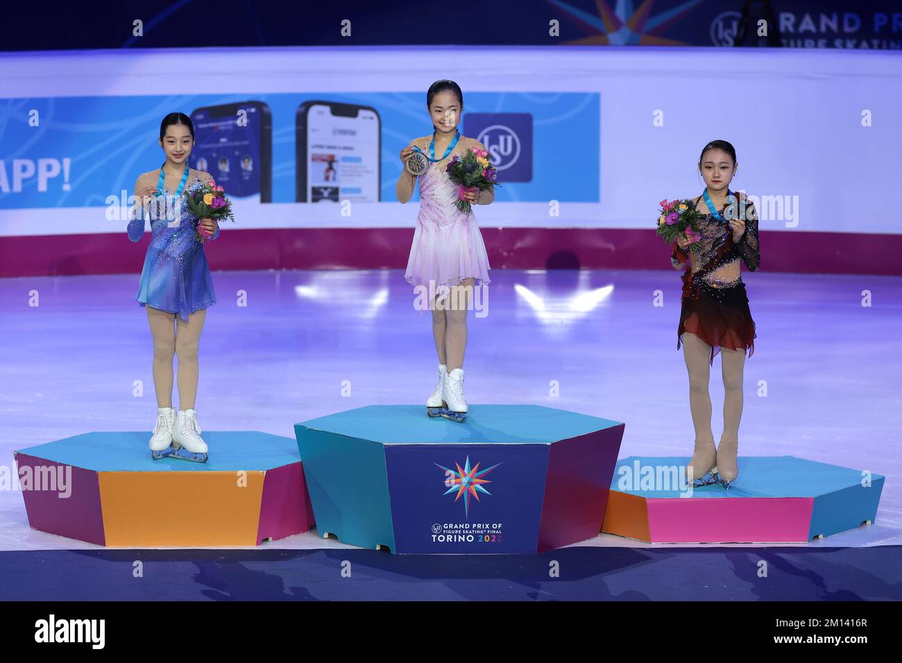 Torino, 9th dicembre 2022. Medaglia delle Donne Junior, ( L a R ); medaglia d'argento Jia Shin della Corea, medaglia d'oro Mao Shimada del Giappone e medaglia di bronzo Chaeyeon Kim della Corea a Palavela, Torino. Data foto: 9th dicembre 2022. Il credito per le immagini dovrebbe essere: Jonathan Moskrop/Sportimage Credit: Sportimage/Alamy Live News Foto Stock