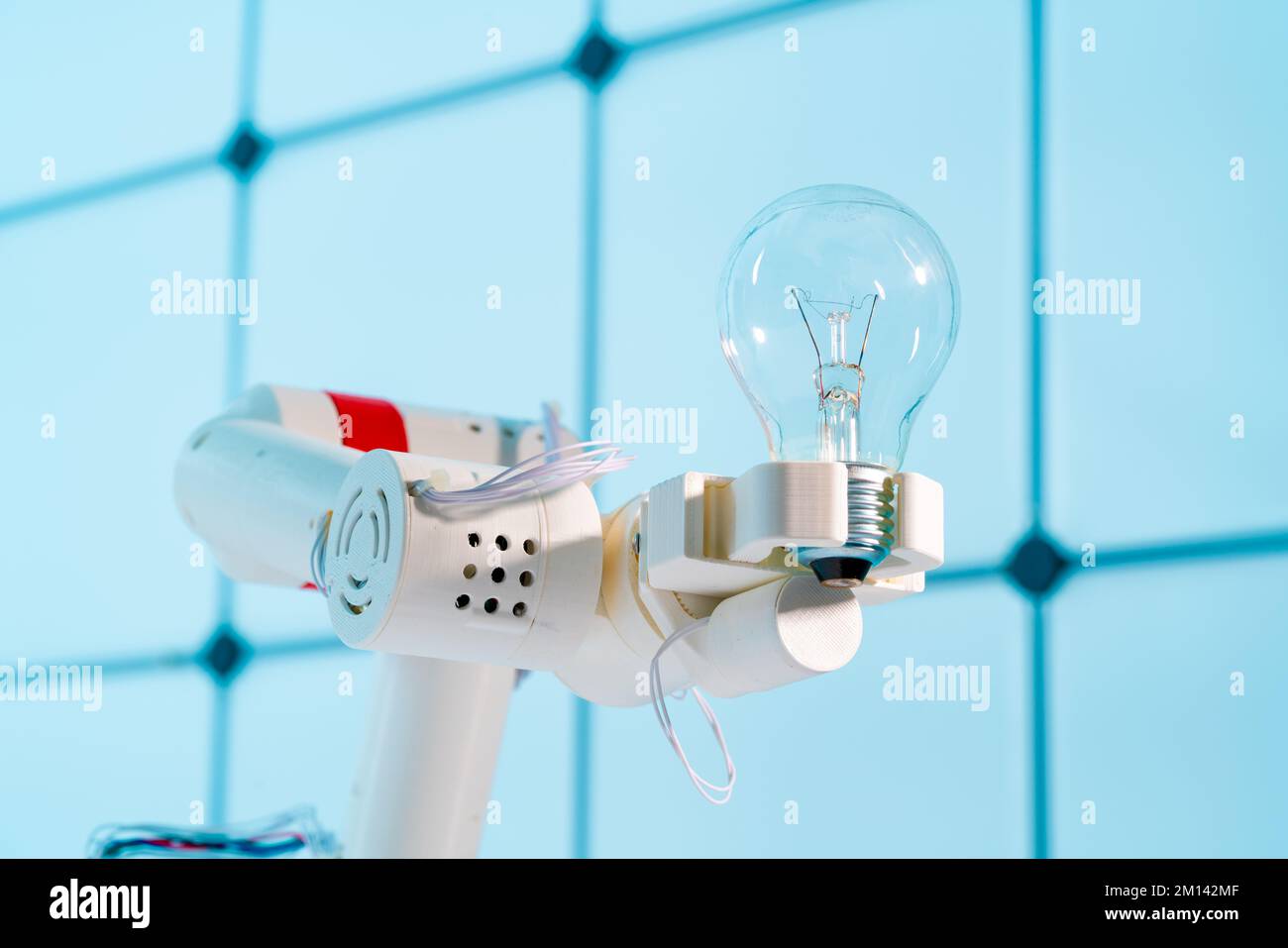 Lampadina con supporto per braccio robotizzato Foto Stock