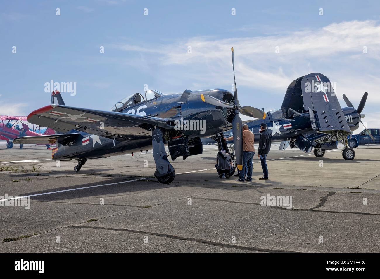 Grumman F8F Bearcat con Vought F4U Corsair a Boundary Bay Foto Stock