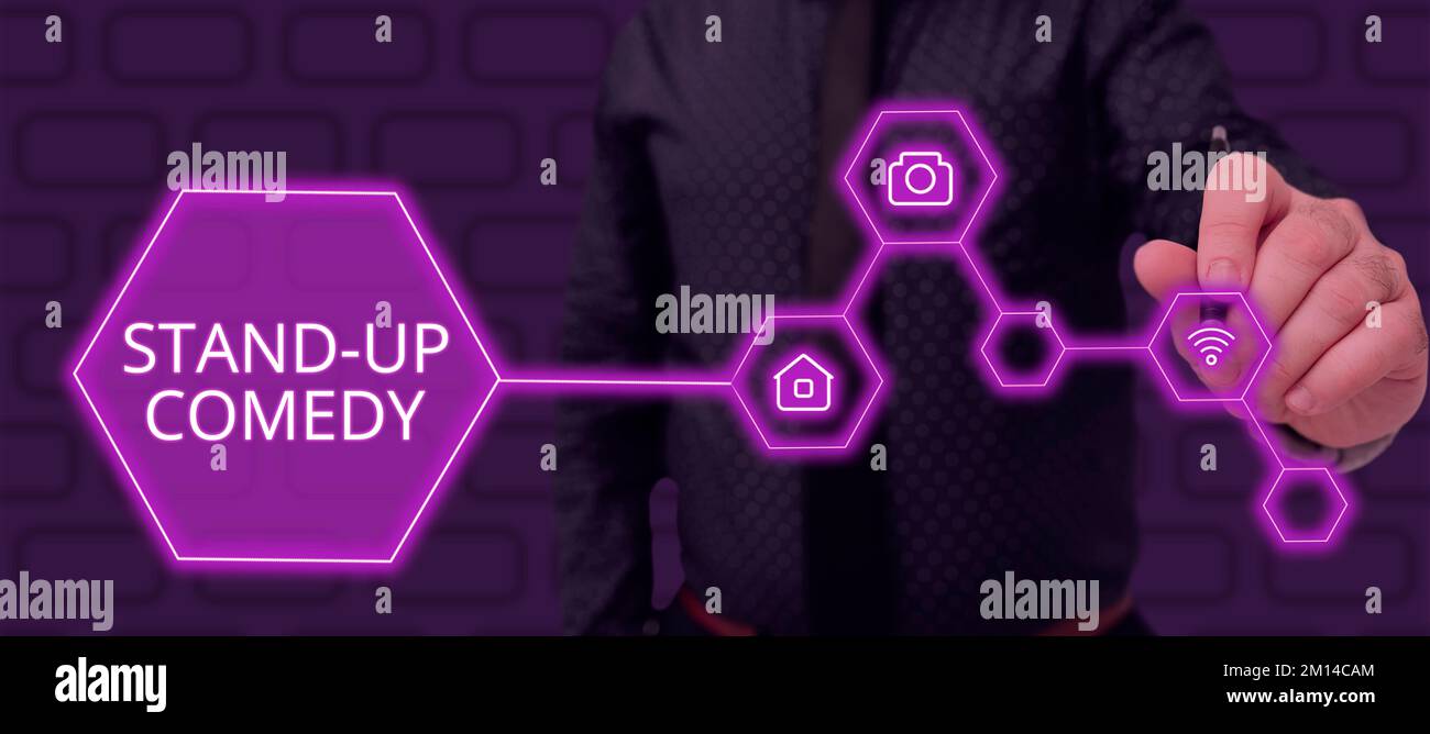 Scrittura visualizzazione di testo Stand Up Comedy. Comico di idea di affari che parla davanti al pubblico dal vivo Foto Stock