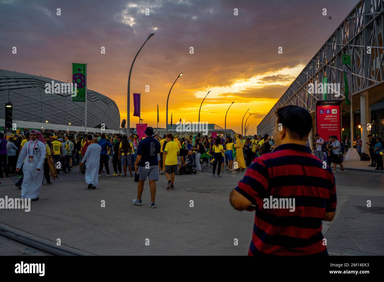 Brasiliano, sudcoreano tifosi di calcio in qatar 2022 Coppa del mondo 11-12-2022-Doha Qatar Foto Stock