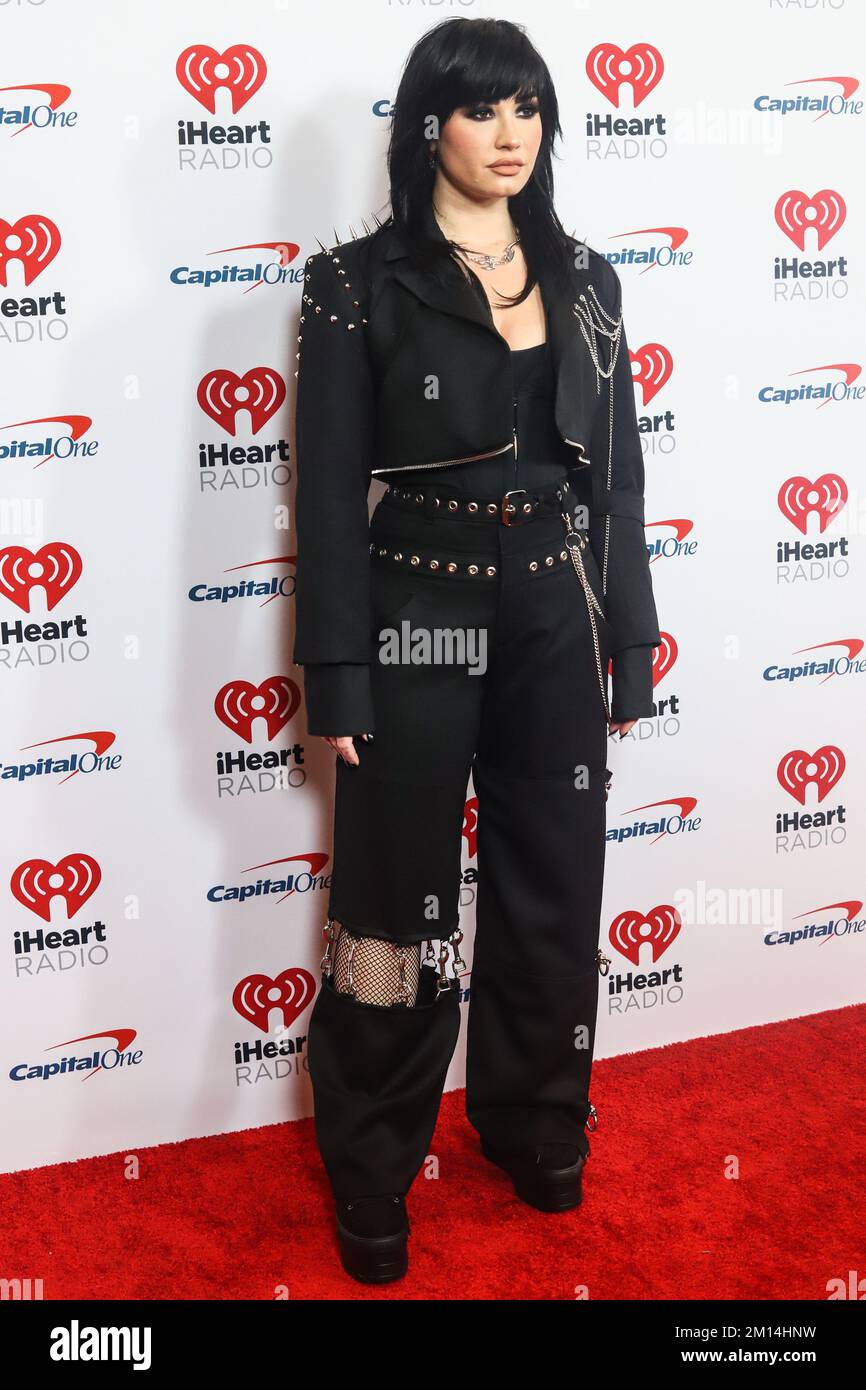 New York City, Stati Uniti. 09th Dec, 2022. MANHATTAN, NEW YORK CITY, NEW YORK, USA - 09 DICEMBRE: La cantante, cantautrice e attrice americana Demi Lovato arriva al 2022 iHeartRadio Z100 New York Jingle Ball che si tiene a Madison Square Garden il 9 dicembre 2022 a Manhattan, New York City, New York, USA. (Foto di Jordan Hinton/Image Press Agency) Credit: Image Press Agency/Alamy Live News Foto Stock