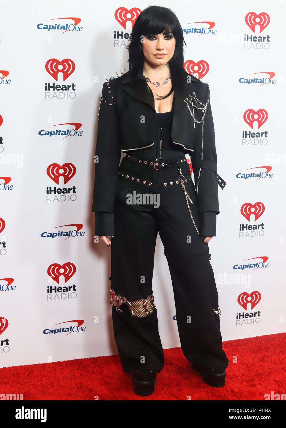 New York City, Stati Uniti. 09th Dec, 2022. MANHATTAN, NEW YORK CITY, NEW YORK, USA - 09 DICEMBRE: La cantante, cantautrice e attrice americana Demi Lovato arriva al 2022 iHeartRadio Z100 New York Jingle Ball che si tiene a Madison Square Garden il 9 dicembre 2022 a Manhattan, New York City, New York, USA. (Foto di Jordan Hinton/Image Press Agency) Credit: Image Press Agency/Alamy Live News Foto Stock
