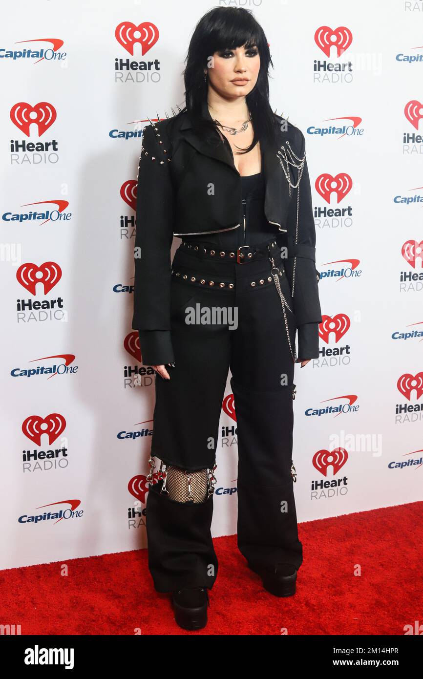 New York City, Stati Uniti. 09th Dec, 2022. MANHATTAN, NEW YORK CITY, NEW YORK, USA - 09 DICEMBRE: La cantante, cantautrice e attrice americana Demi Lovato arriva al 2022 iHeartRadio Z100 New York Jingle Ball che si tiene a Madison Square Garden il 9 dicembre 2022 a Manhattan, New York City, New York, USA. (Foto di Jordan Hinton/Image Press Agency) Credit: Image Press Agency/Alamy Live News Foto Stock