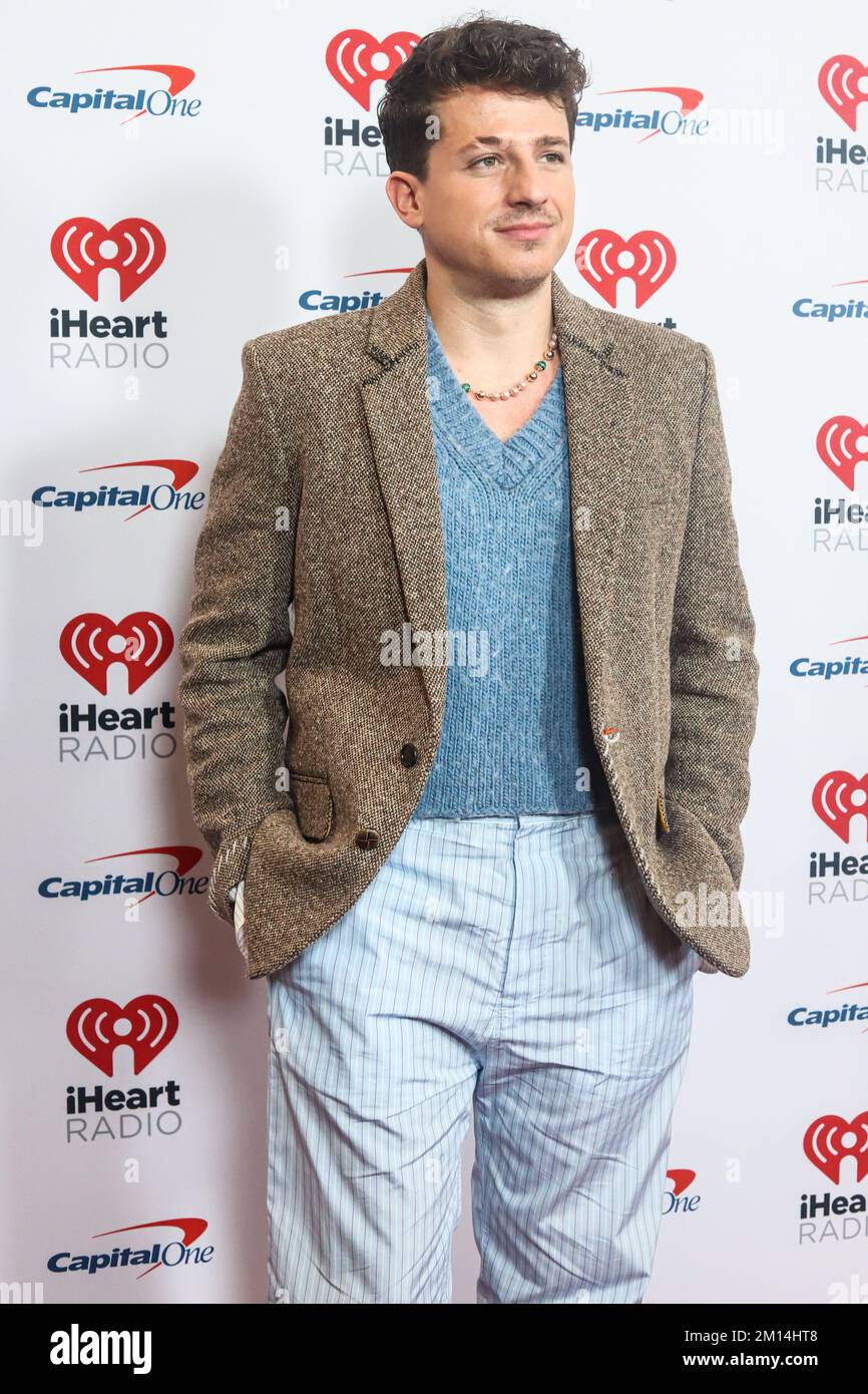 New York City, Stati Uniti. 09th Dec, 2022. MANHATTAN, NEW YORK CITY, NEW YORK, USA - 09 DICEMBRE: La cantante e cantautrice americana Charlie PUTH arriva al 2022 iHeartRadio Z100 New York Jingle Ball che si tiene a Madison Square Garden il 9 dicembre 2022 a Manhattan, New York City, New York, USA. (Foto di Jordan Hinton/Image Press Agency) Credit: Image Press Agency/Alamy Live News Foto Stock