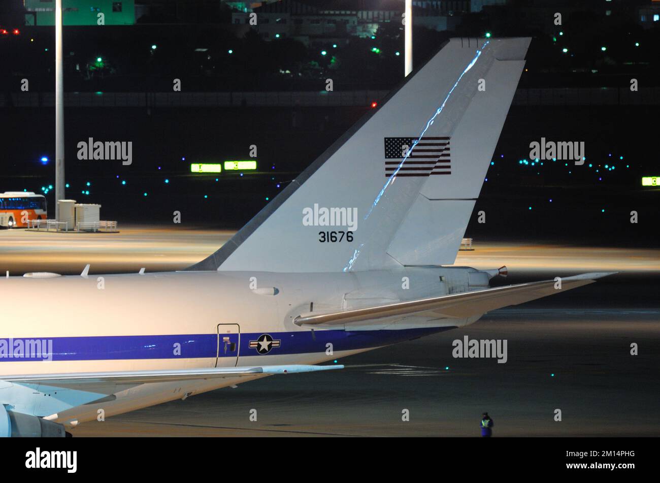 Tokyo, Giappone - 13 gennaio 2011: United States Air Force Boeing e-4B Nightwatch Vertical Find. Foto Stock