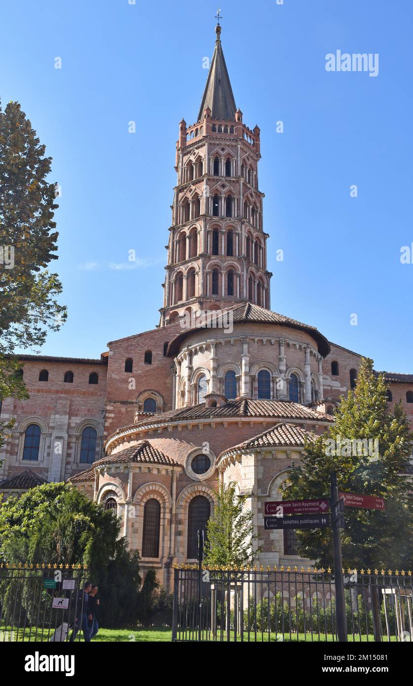 La chiesa Basilica di San Sernin, Tolosa, il più grande edificio romanico d'Europa, di mattoni rossi, la ville rosa, costruito c1180-1220, chevet & Torre Foto Stock