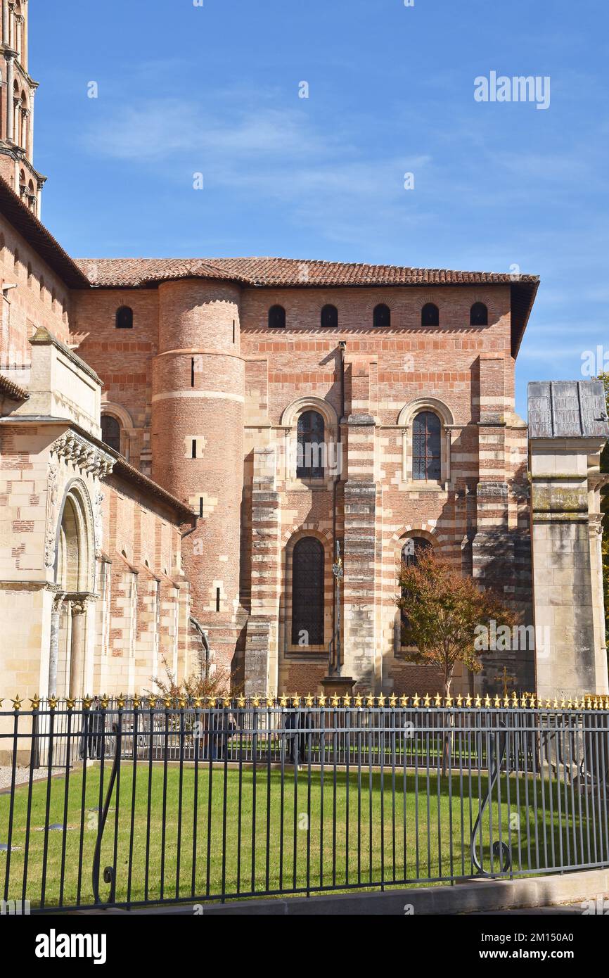 La chiesa Basilica di San Sernin, Tolosa, il più grande edificio romanico d'Europa, di mattoni rossi, la ville rosa, costruito c1180-1220, transetto S. Foto Stock