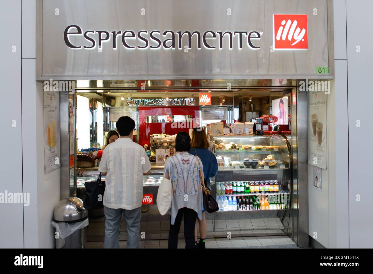HONG KONG - 17 APRILE: Caffè espressamente il 17 aprile 2014 a Hong Kong. L'Aeroporto Internazionale di Hong Kong e' uno dei migliori aeroporti dell'anno Foto Stock