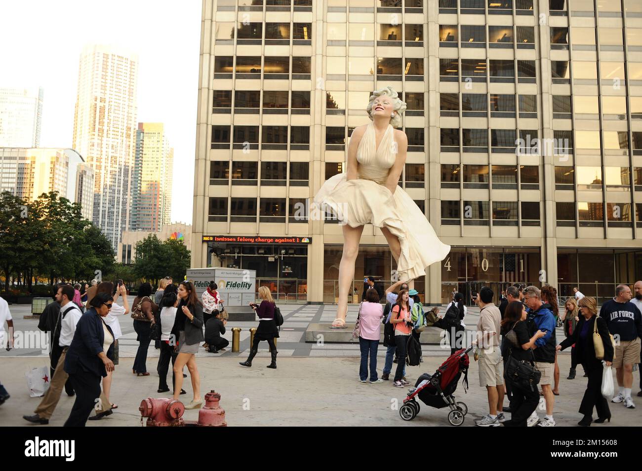 CHICAGO, USA - OTT 06: Statua di Marilyn Monroe a Chicago il 06 ottobre 2011 a Chicago, USA. Creata dall'artista Seward Johnson, la statua è basata su aro Foto Stock