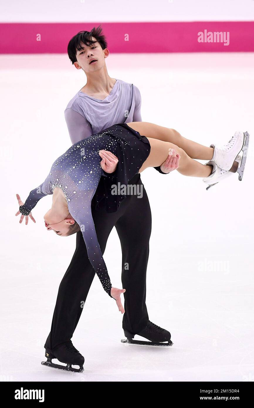 Torino, Italia. 10 dicembre 2022. Cayla Smith e Andy Deng degli Stati Uniti si sfidano nella Junior Pairs Free Skating durante la terza giornata del Gran Premio di Figura della finale ISU. Credit: Nicolò campo/Alamy Live News Foto Stock