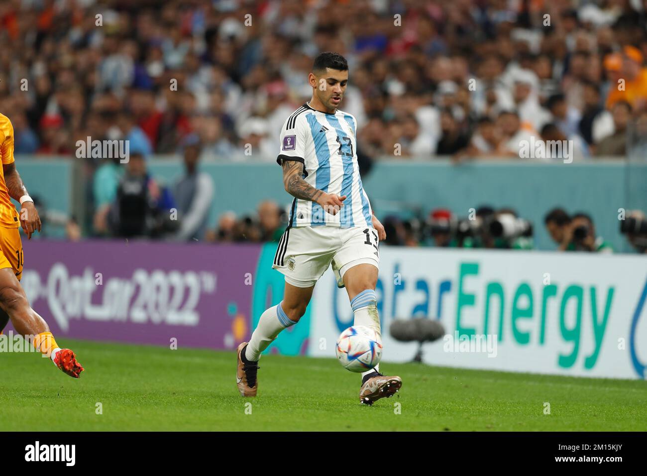 Al Daayen, Qatar. 9th Dec, 2022. Cristian Romero (ARG) Calcio : Coppa del mondo FIFA Qatar 2022 Quarter-final match tra i Paesi Bassi 2 (PSO 3-4) 2 Argentina al Lusail Stadium di al Daayen, Qatar . Credit: Mutsu Kawamori/AFLO/Alamy Live News Foto Stock