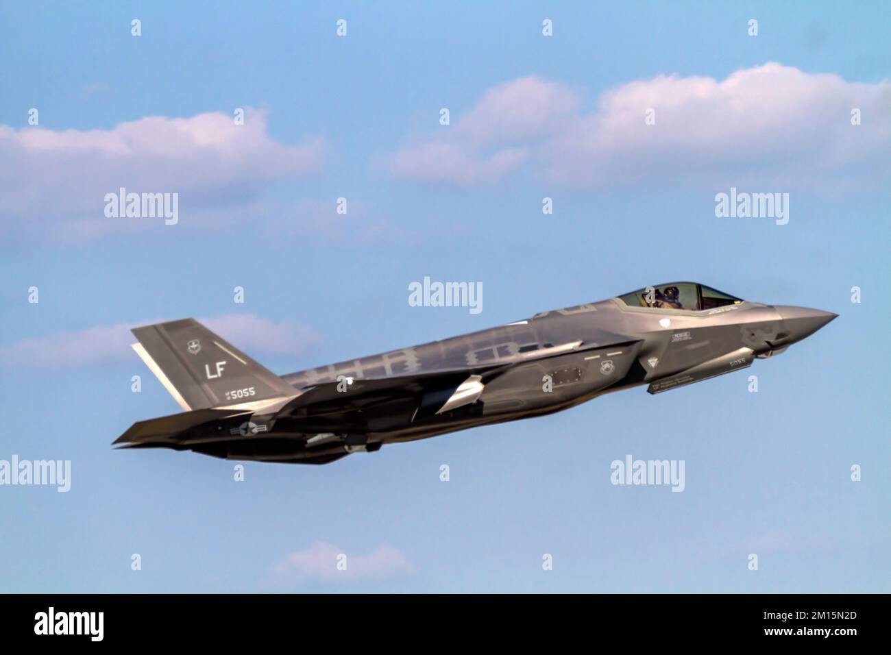 Un F-35 Lightning II dell'aeronautica degli Stati Uniti che si esibisce al 2017 Airshow di Londra. Foto Stock