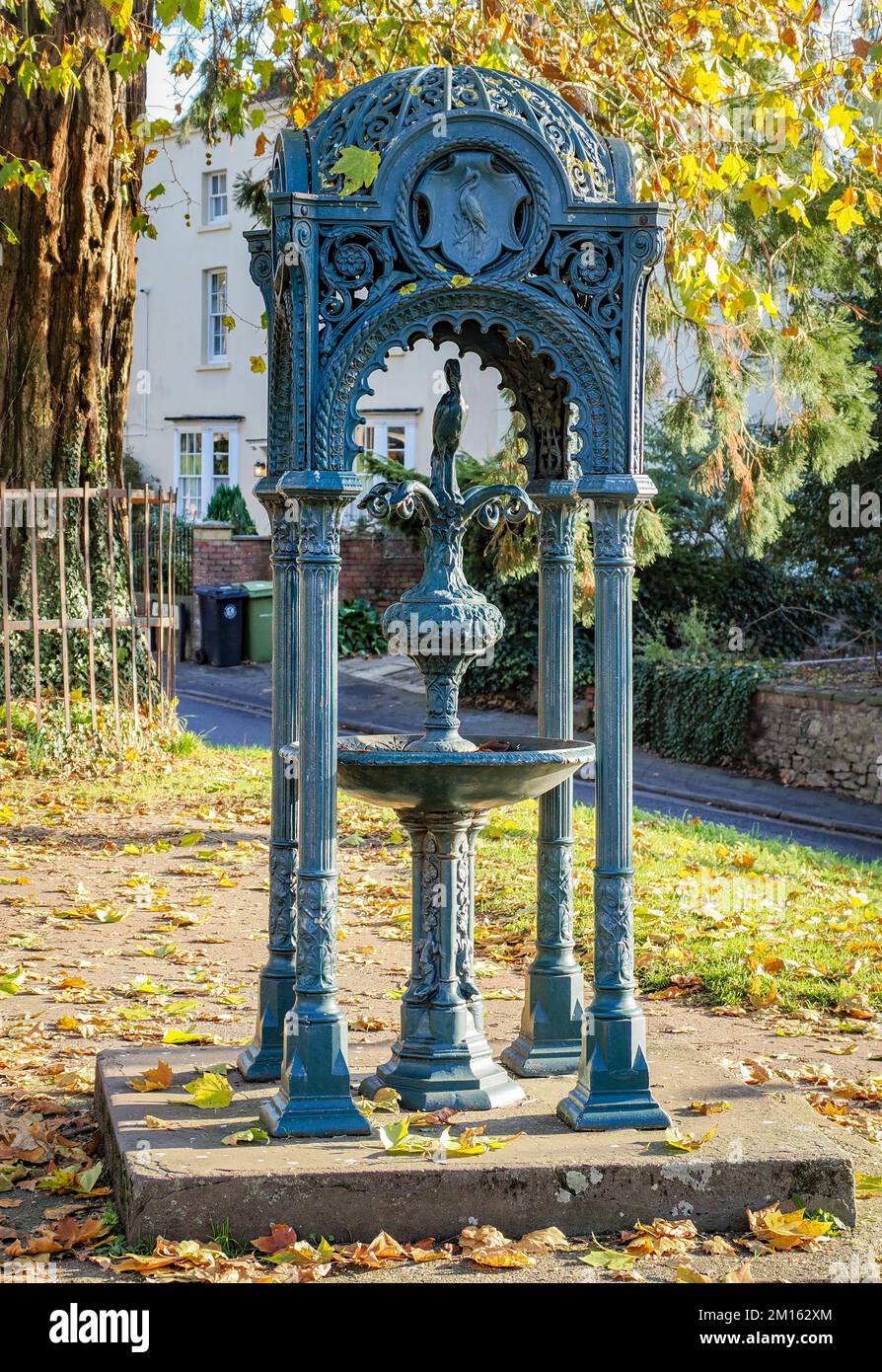 Getto di ferro fontana baldacchino a Shirehampton Bristol eretto da una società temperanza 19th ° secolo per fornire acqua nella loro lotta contro l'alcol Foto Stock