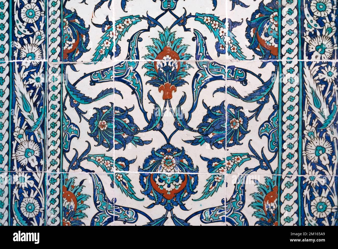 Piastrelle uniche fatte a mano Iznik del Palazzo Topkapi a Istanbul, Turchia. Foto Stock