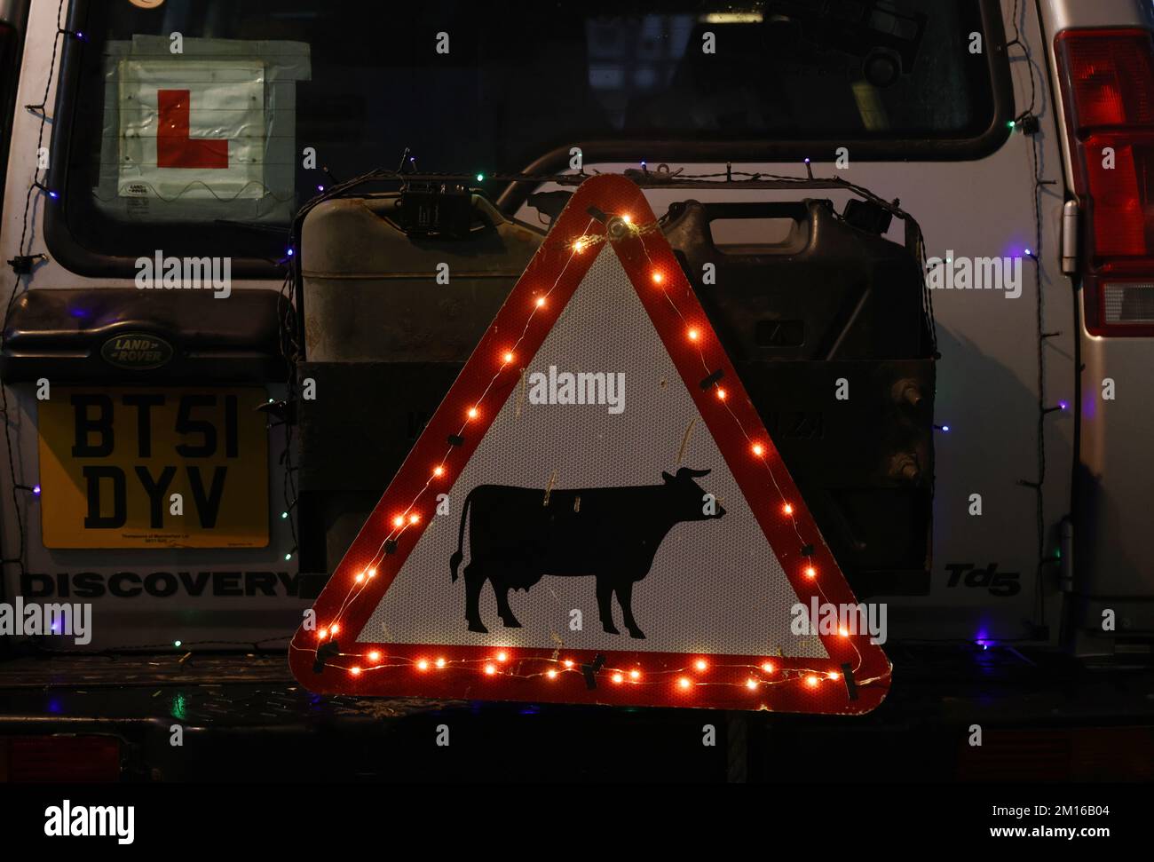 Atherstone, Warwickshire, Regno Unito. 10th dicembre 2022. Gli agricoltori partecipano alla corsa annuale dei trattori di beneficenza della Sheepy Ploughing Association. Credit Darren Staples/Alamy Live News. Foto Stock