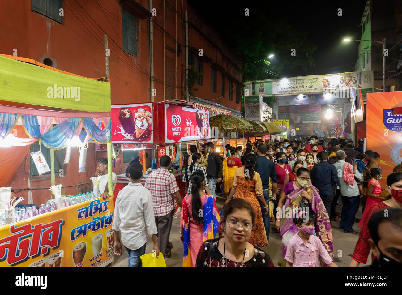 Kolkata, Bengala Occidentale, India - 12th Ottobre 2021 : Durga Puja tradizionale nella città della gioia, patrimonio culturale immateriale dell'umanità dell'UNESCO. Foto Stock