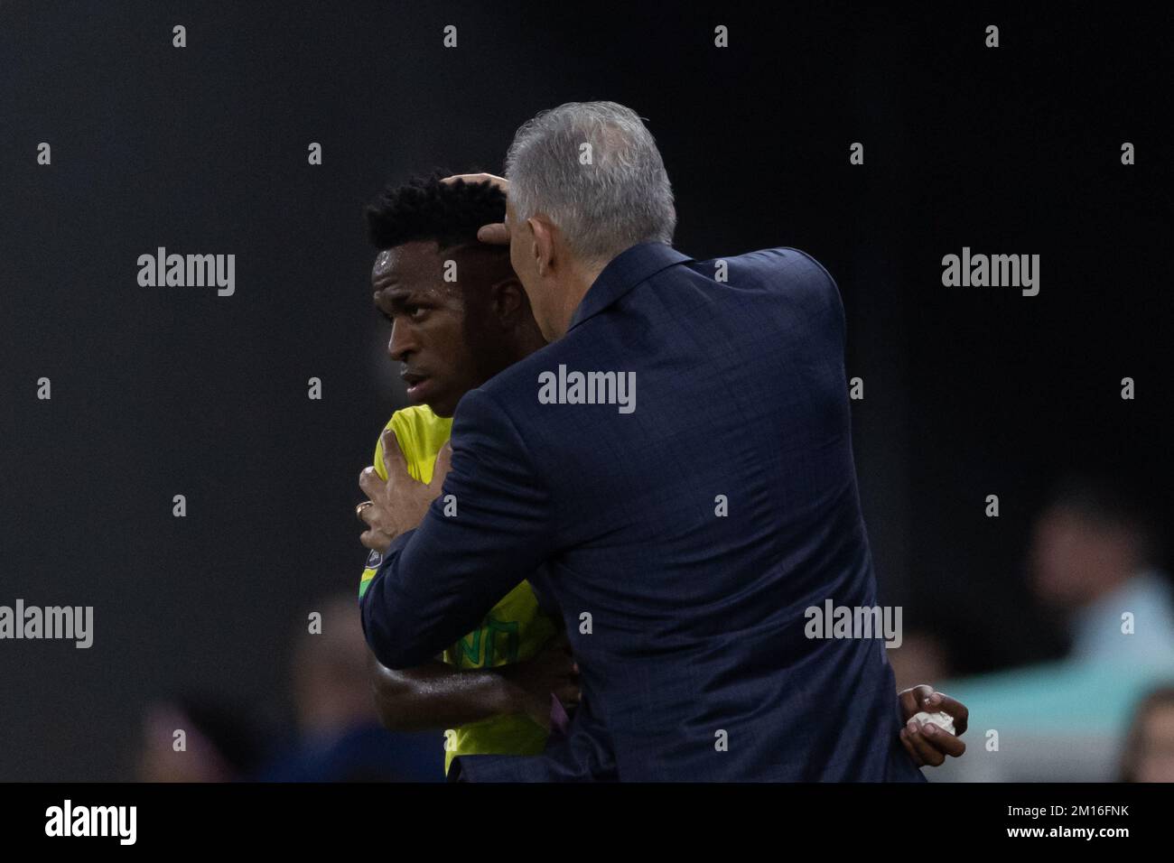 Doha, Brasile. 10th Dec, 2022. Qatar - Doha - 12/09/2022 - Coppa DEL mondo 2022, CROAZIA X BRASILE - Coach Tite e Vinicius Junior giocatore dal Brasile durante una partita contro la Croazia allo stadio Education City per il campionato di Coppa del mondo 2022. Foto: Pedro Martins/AGIF/Sipa USA Credit: Sipa USA/Alamy Live News Foto Stock